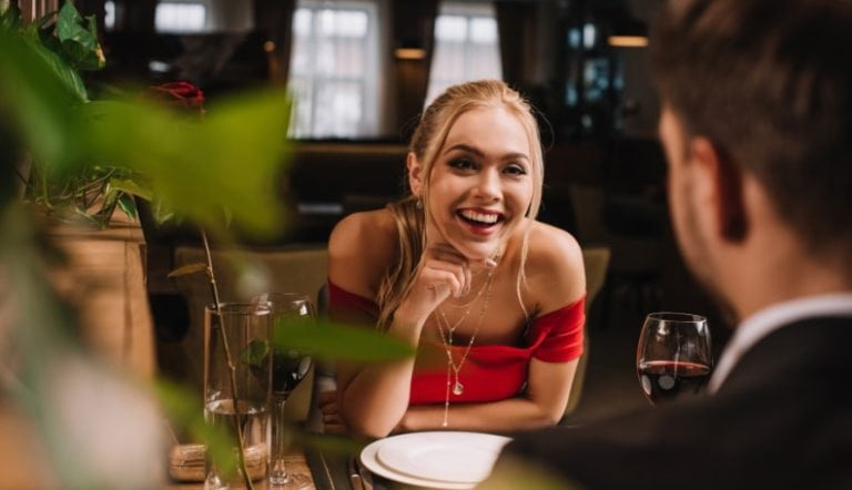 女孩在玩心理游戏吗？20个迹象及应对方法